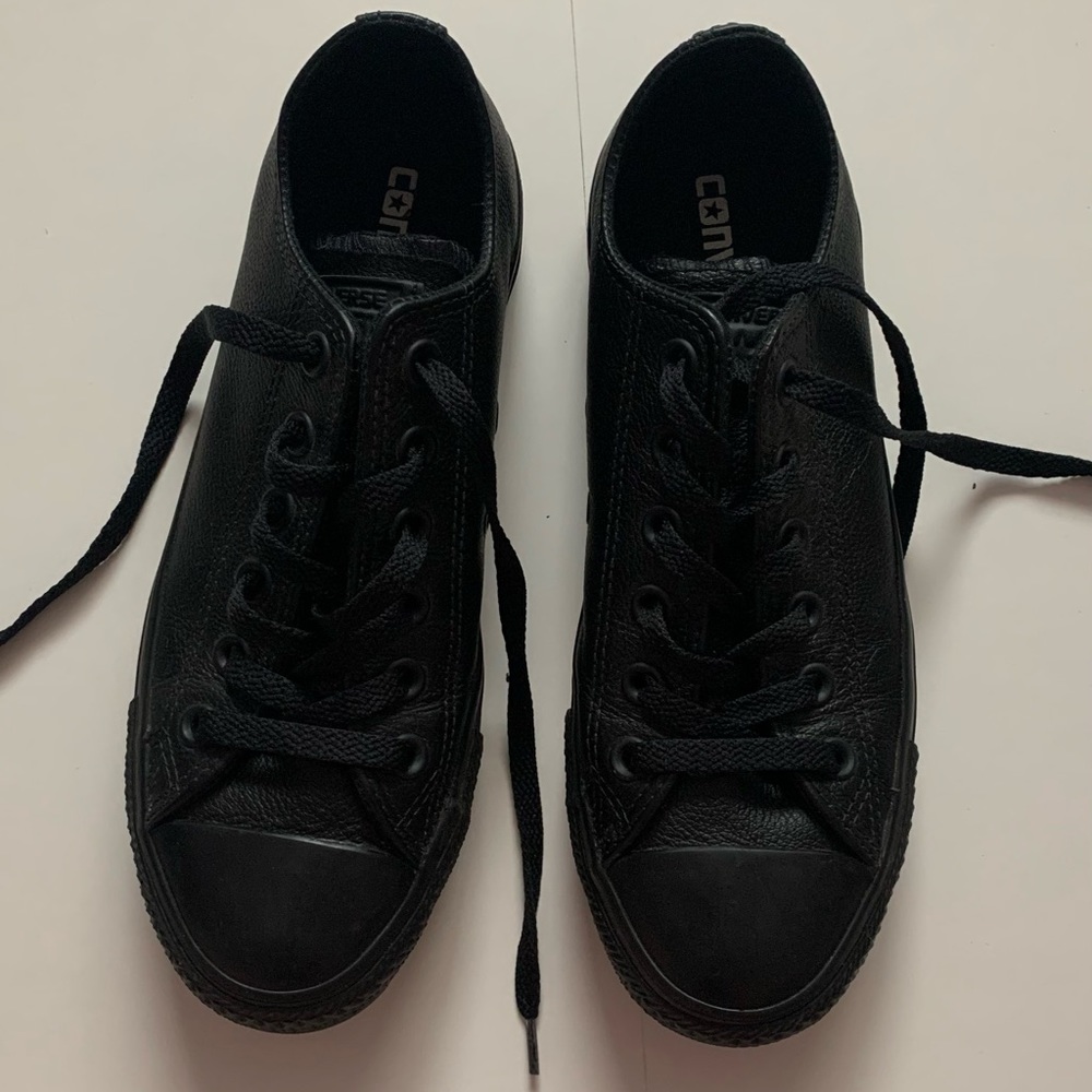 Black low top converse womens 7